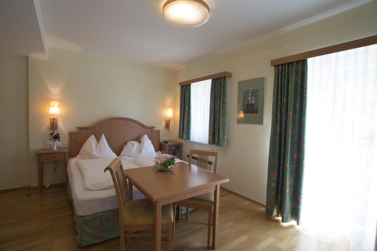 OptimaMed Gesundheitsresort Agathenhof Micheldorf  Zimmer foto